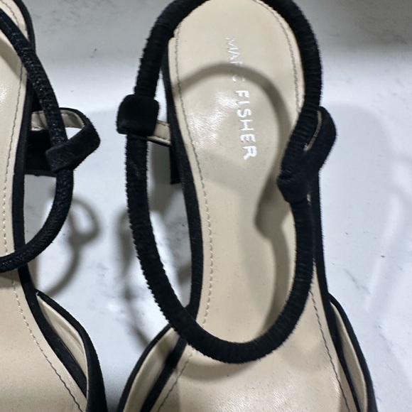 EUC maybe worn a few times low heels - Picture 3 of 9